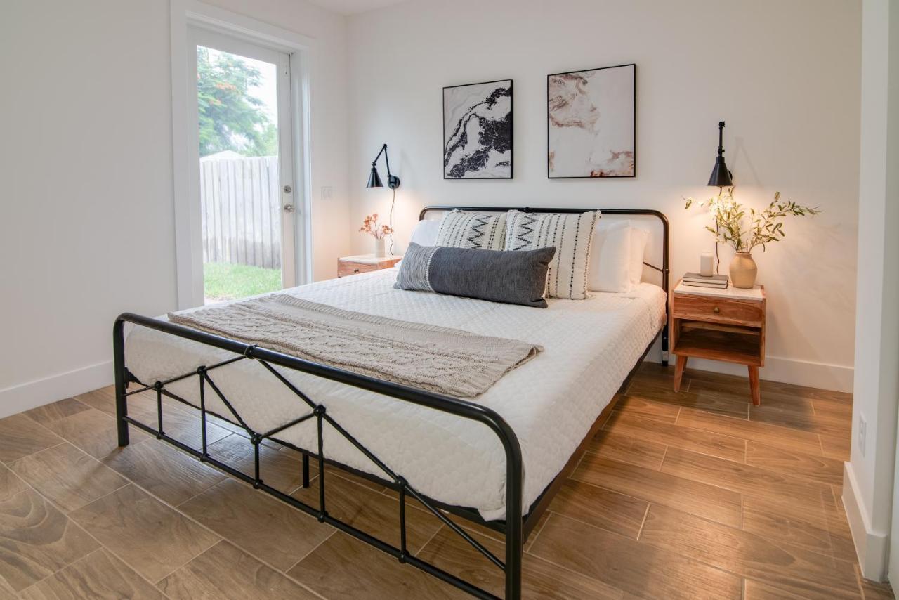 Private Cottage - King Beds, Brand New, Near Beach, Golfing, Shopping & Restaurants Lake Worth Beach Kültér fotó
