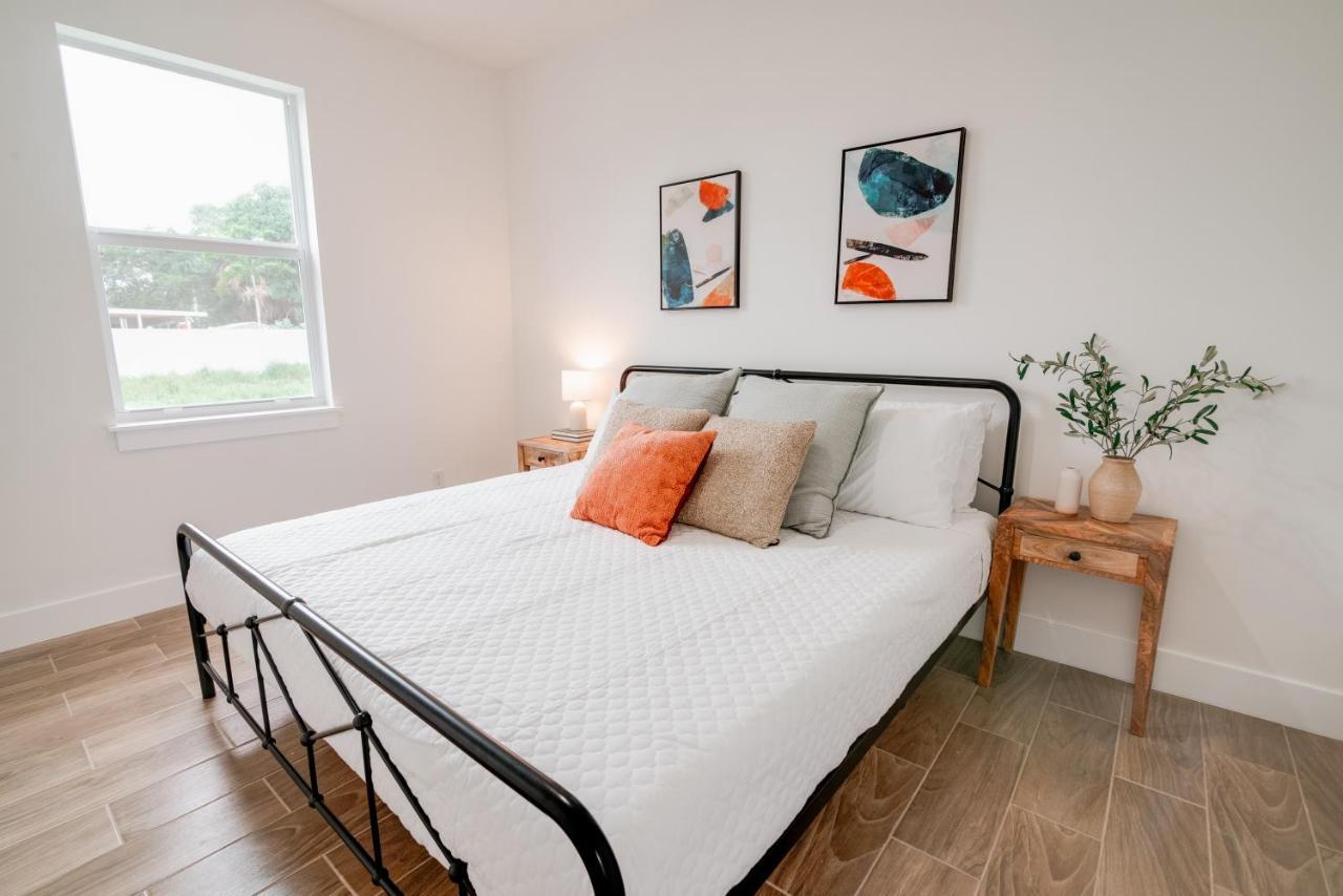 Private Cottage - King Beds, Brand New, Near Beach, Golfing, Shopping & Restaurants Lake Worth Beach Kültér fotó