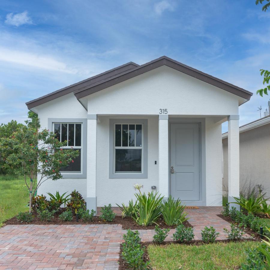 Private Cottage - King Beds, Brand New, Near Beach, Golfing, Shopping & Restaurants Lake Worth Beach Kültér fotó